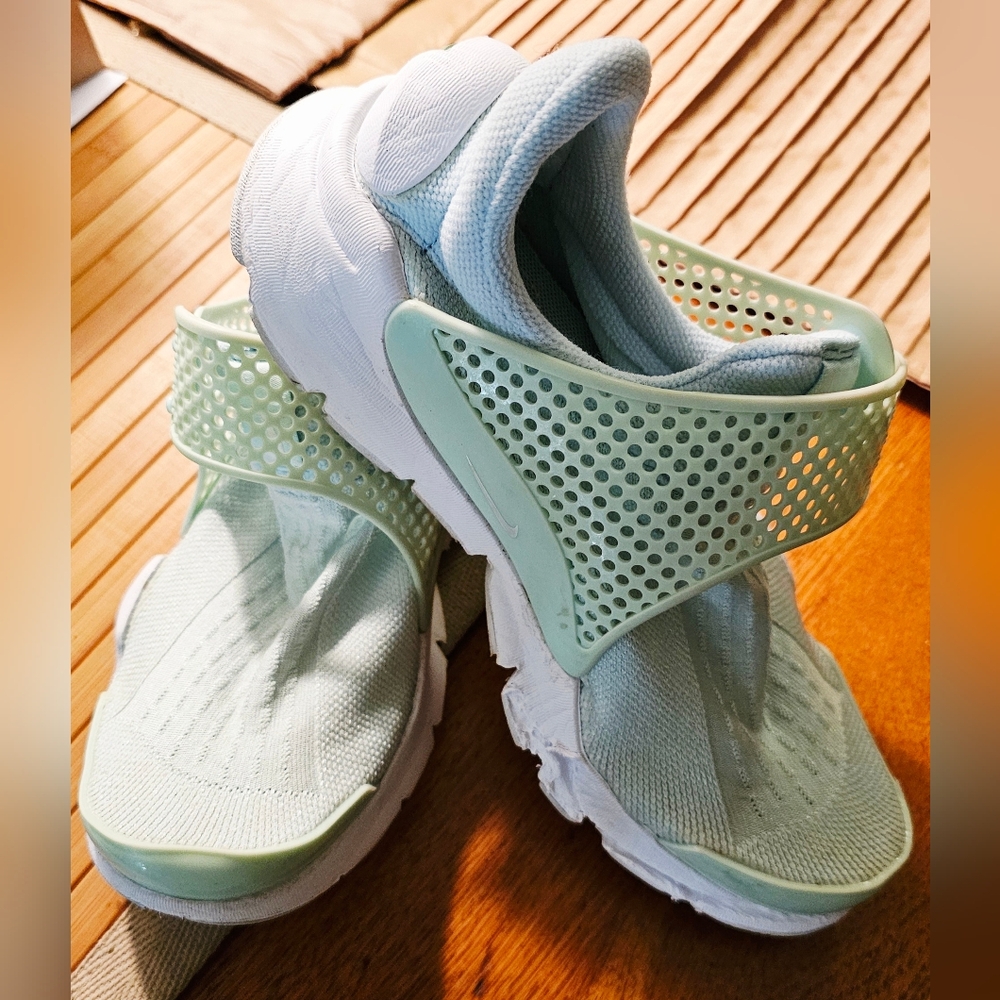 Nike Women's Dart Sock Glacier Shoes